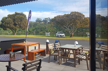 Lakes Boatshed Cafe