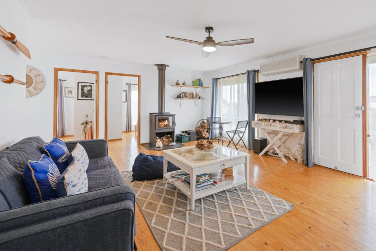 Old Sea Dog's Retreat, Coronet Bay