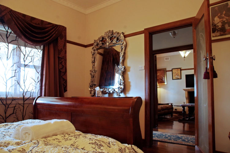 Henrietta's Country House, Chewton