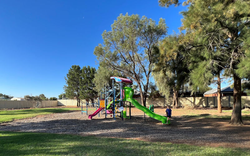 Mildura Family Pet Friendly Townhouse - The park at the rear of the townhouse