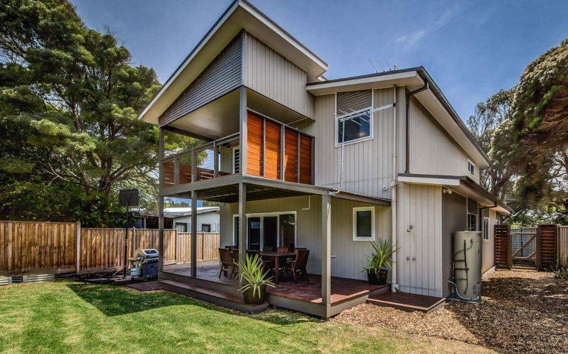 One 20 Seven - Outside