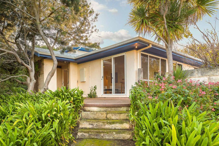 Sky Mirror Cottage, Rhyll